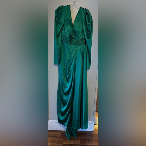 Mac Duggal 12404 Emerald Green Satin Puff Sleeve Evening Gown with Slit Size 6 - Picture 8 of 11